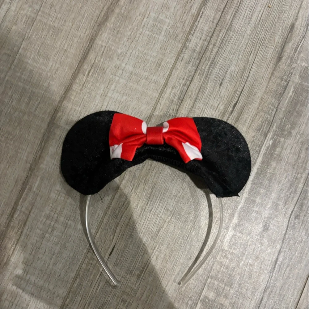 Minnie Mouse costume (Size 4-6x) and Minnie Mouse shoes size 12 - Picture 4 of 5